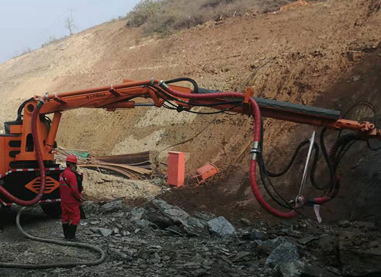 混凝土濕噴臺(tái)車機(jī)械手施工視頻